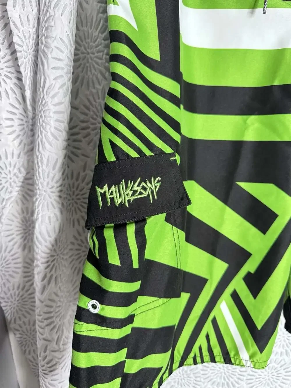 Maui and Sons Green Black Geometric Print Board Shorts Size 36 Swim Trunks